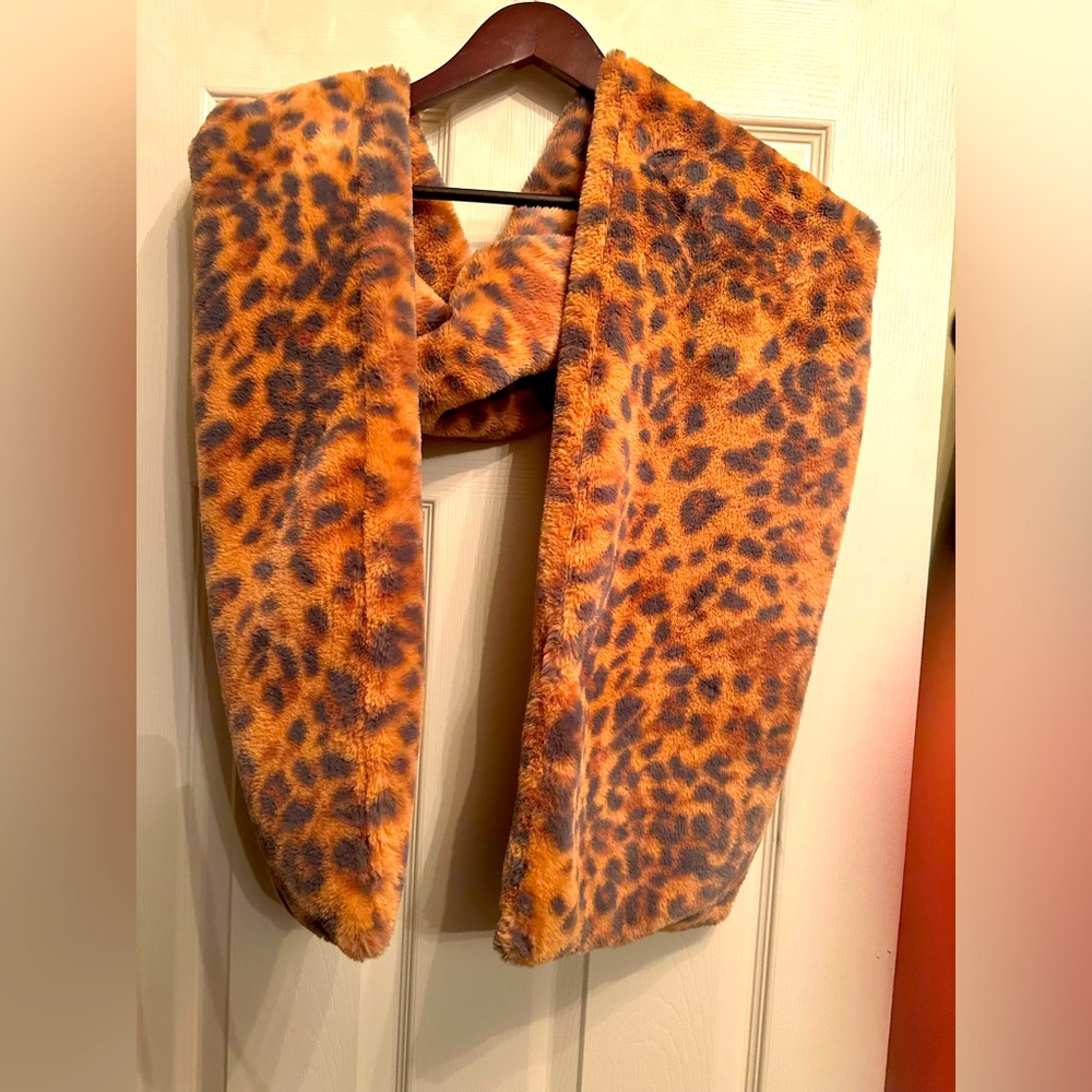 Beautiful print decorative scarf.